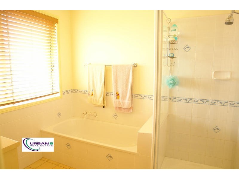 66 Gibson Cres, Bellbowrie QLD 4070